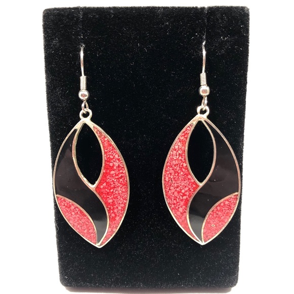 EARRINGS - METAL, RED & BLACK leaf shape - Picture 2 of 6